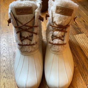 Sperry winter boots (furry)